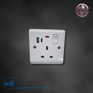 13A SOCKET WITH SWITCH AND 2USB