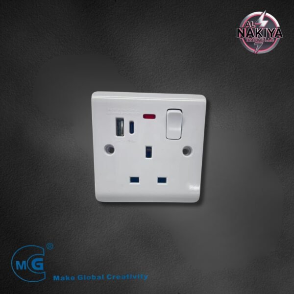 13A SOCKET WITH SWITCH AND 2USB
